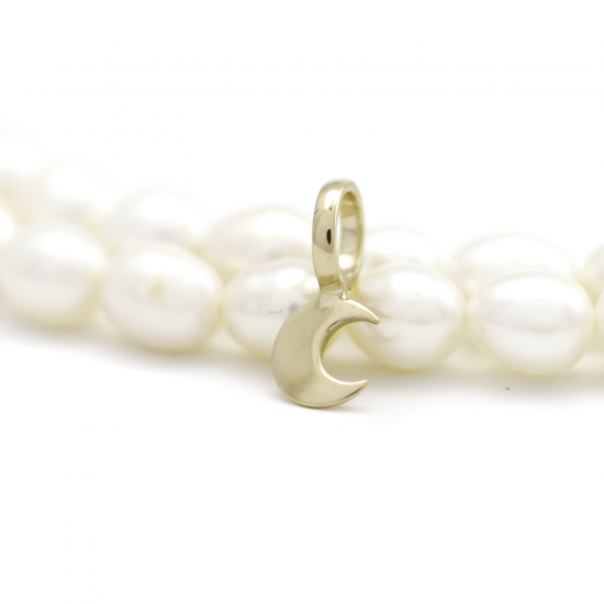 KOBU PM4510916 ZOETWATERPAREL COLLIER MET GOUDEN VEERRING SLUITING CHLOE KOBU PM4510916 ZOETWATERPAREL COLLIER MET GOUDEN VEERRING SLUITING CHLOE