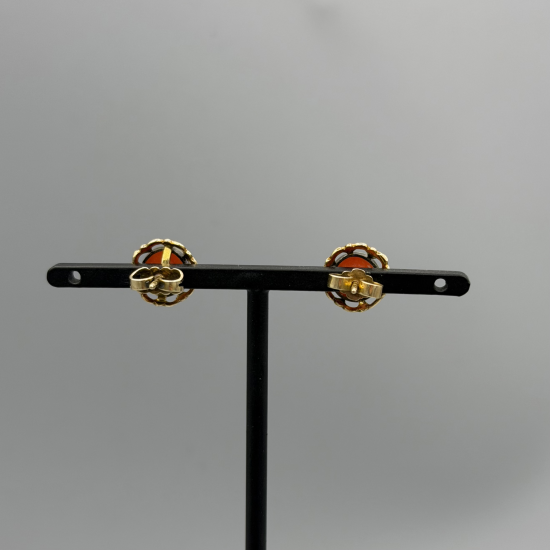 14KT GOUDEN OORKNOPPEN BLOEDKORAAL