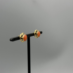 14KT GOUDEN OORKNOPPEN BLOEDKORAAL