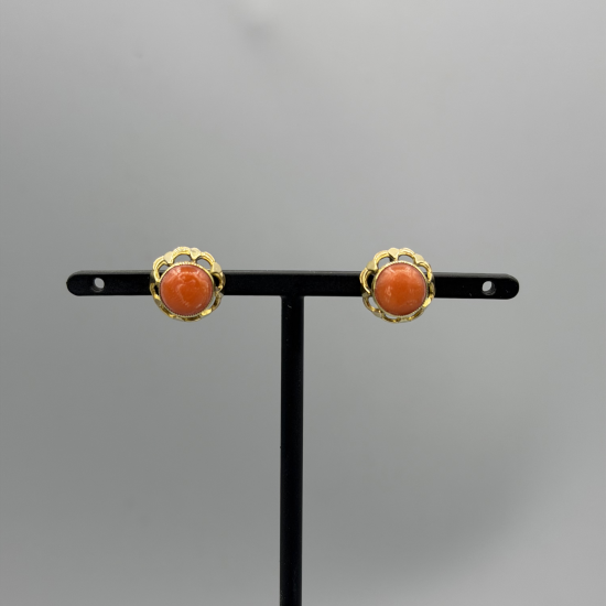 14KT GOUDEN OORKNOPPEN BLOEDKORAAL