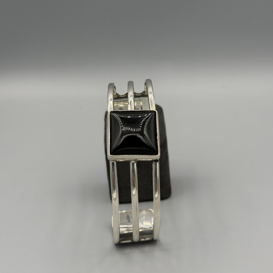 ZILVEREN KLEM ARMBAND MET ONYX