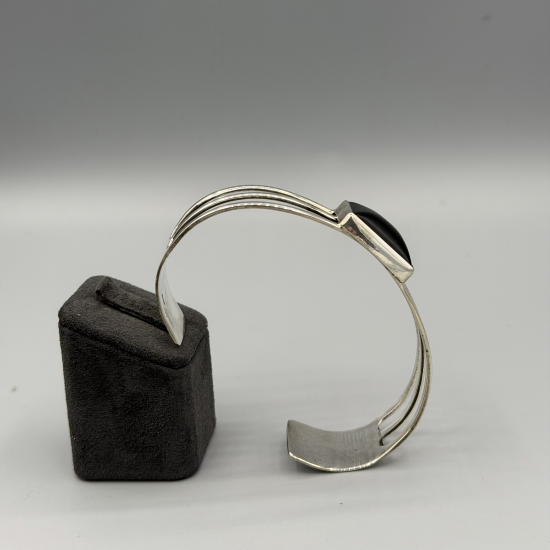 ZILVEREN KLEM ARMBAND MET ONYX