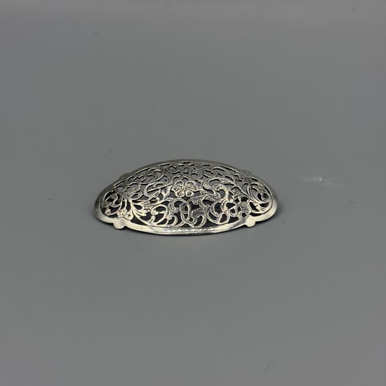 ZILVEREN BROCHE MET BLOEMMOTIEF