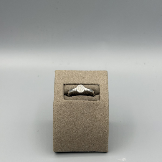 14KT WITGOUDEN RING MET NATUURLIJKE DIAMANT