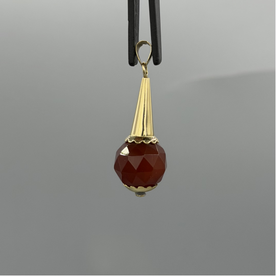 14 KARAAT GOUDEN HANGER MET CARNEOOL