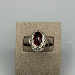 ZILVEREN RING MET GRANAAT