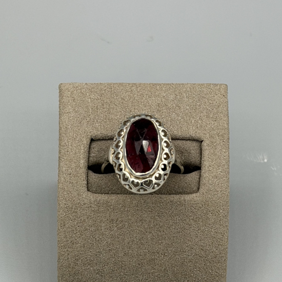 ZILVEREN RING MET GRANAAT