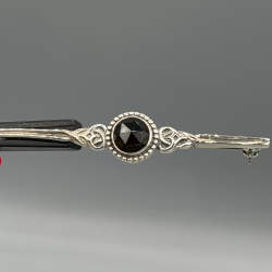 ZILVEREN BROCHE MET GRANAAT