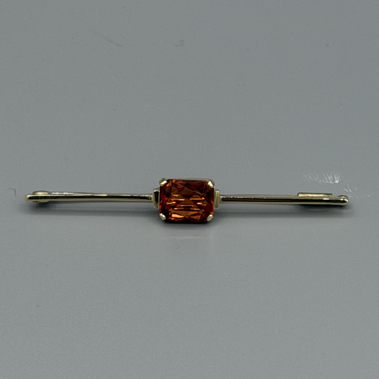 14KT GOUDEN BROCHE MET PADAPARADSCHA SAFFIER