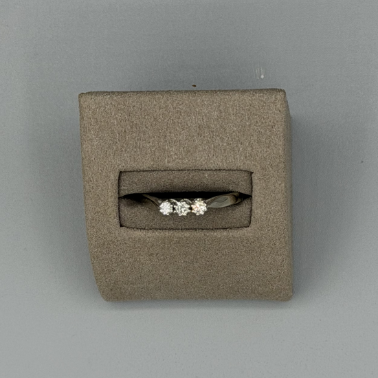 WITGOUDEN RING MET DIAMANT