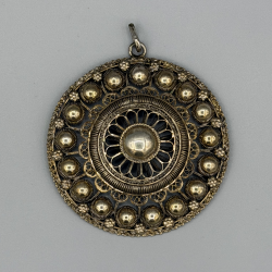 ZILVEREN ZEEUWSE KNOOP HANGER