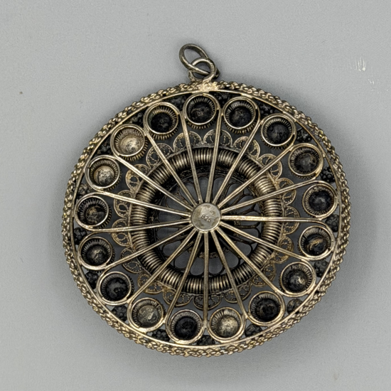 ZILVEREN ZEEUWSE KNOOP HANGER