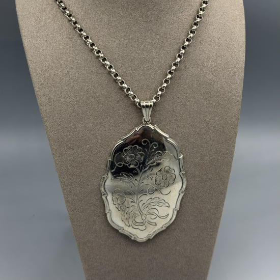 Zilveren Collier met Handgegraveerde Hanger