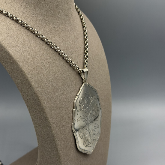 Zilveren Collier met Handgegraveerde Hanger