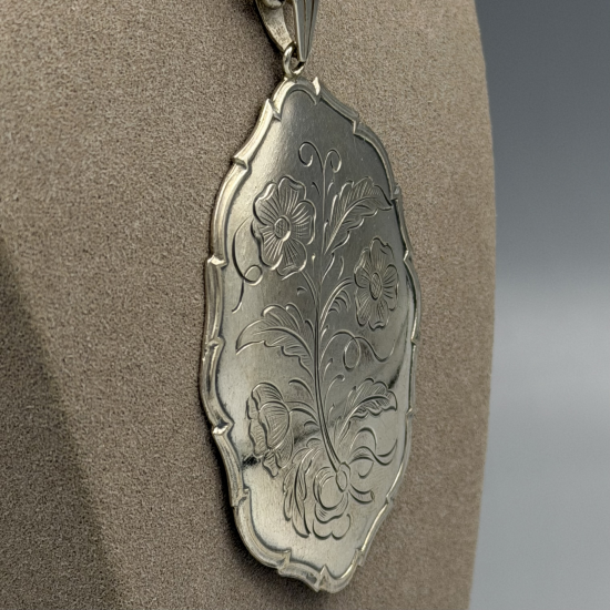 Zilveren Collier met Handgegraveerde Hanger