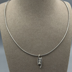 Witgouden Omega Collier met Diamant Hanger