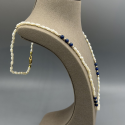 Parelcollier met Sodaliet en Doublé Accenten