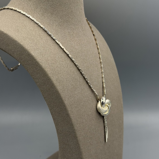Zilveren Collier met Gevlochten Knoop-Hanger