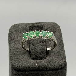 Witgouden ring met Smaragd
