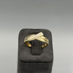 Gouden Ring met Kruisend Diamant Accent