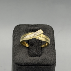 Gouden Ring met Kruisend Diamant Accent
