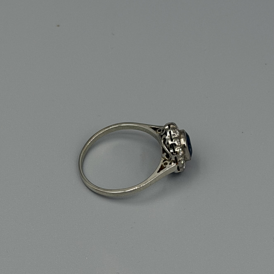 Witgouden Entourage Ring met Saffier & Diamant