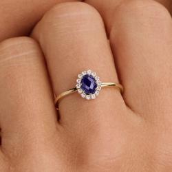 BLUSH LG1082Y GEELGOUDEN RING MET SAFFIER EN LAB GROWN DIAMOND 0.13CT