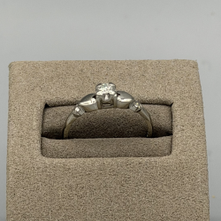 14KT Witgouden solitair ring met stenen