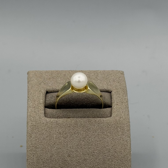 Gouden ring met gecultiveerde parel