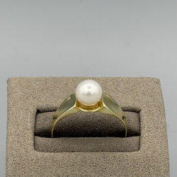 Gouden ring met gecultiveerde parel