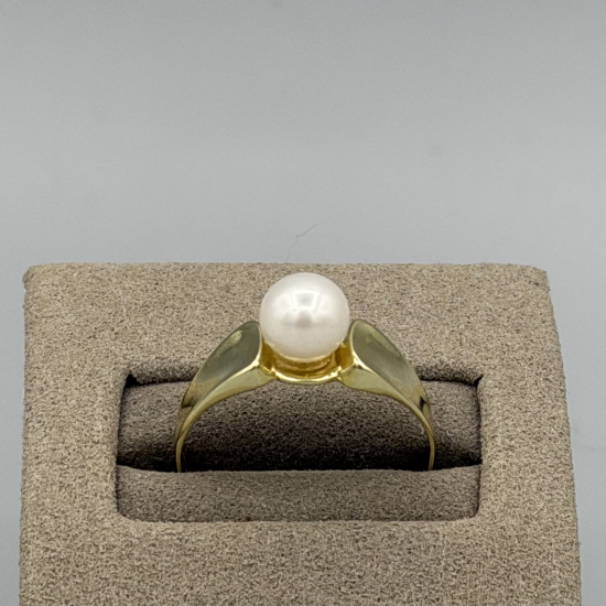 Gouden ring met gecultiveerde parel