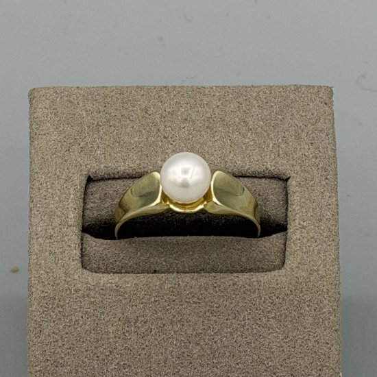 Gouden ring met gecultiveerde parel