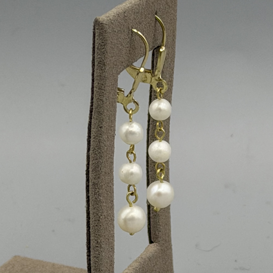 Sierlijke 9k Gouden Oorhangers met Cultivé Parels