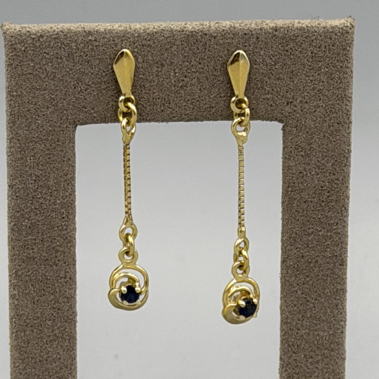 Verfijnde 14k Gouden Oorhangers met Blauwe Saffier