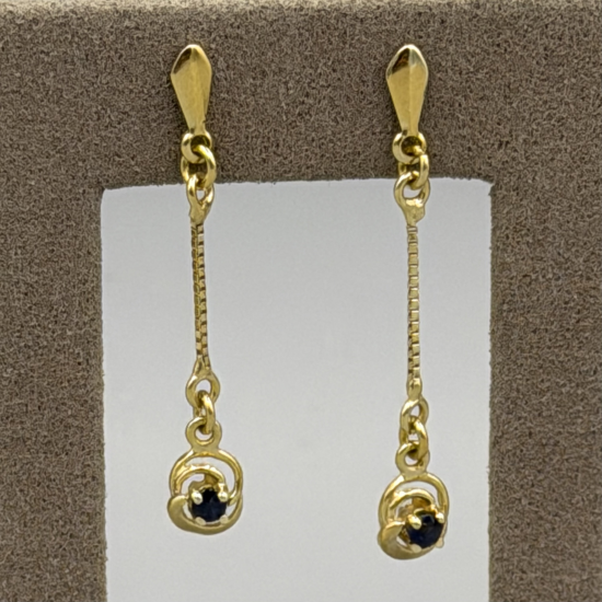 Verfijnde 14k Gouden Oorhangers met Blauwe Saffier