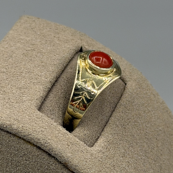 Klassieke 14k Gouden Vintage Ring met Rode Bloedkoraal