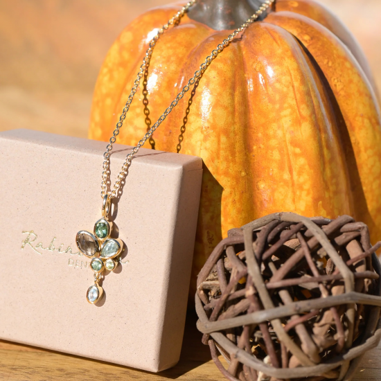 RABINOVICH 83702322 VERGULD ZILVEREN COLLIER MET HANGER MET ROOKKWARTS, KWARTS,  PERIDOOT EN TOPAAS MISTY GARDEN